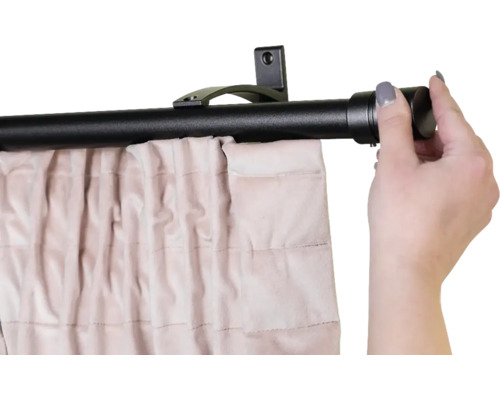 Bară de perdea cu perdea și mână