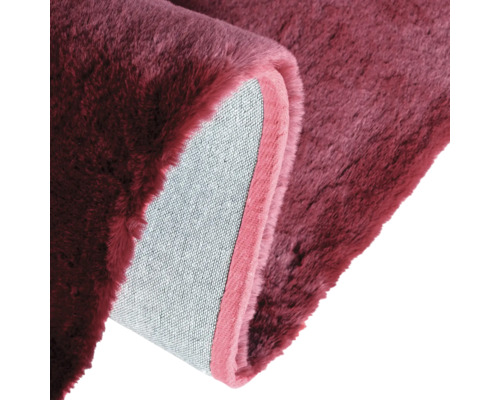 Prim-plan cu un covor cu fibre lungi