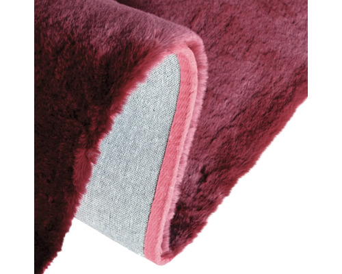 Imagine detaliată a unui covor cu fir