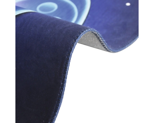 Prim-plan al marginii covorului cu bordură