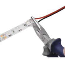 Bandă LED fixată cu clește