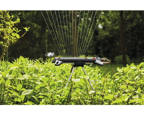 Aspersor de gazon cu jet pulverizat, utilizat pentru udarea plantelor