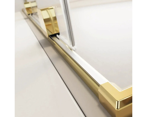 Vizualizare detaliată a unei cabine de duș cu accesorii aurii și sistem de uși glisante