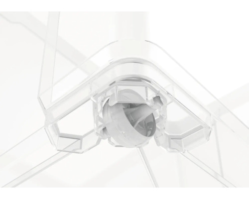 Prim-plan al unui ventilator de tavan cu pale transparente