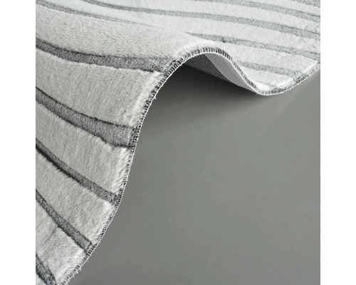 Covor cu model în dungi