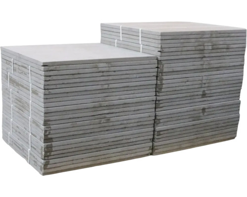 Stivă de plăci de terasă gri din piatră