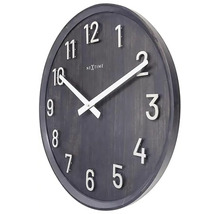 Ceas de perete rotund cu cifre și logo Nextime