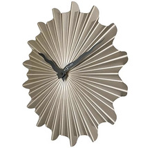 Ceas decorativ de perete Nextime cu model radiant și ace negre