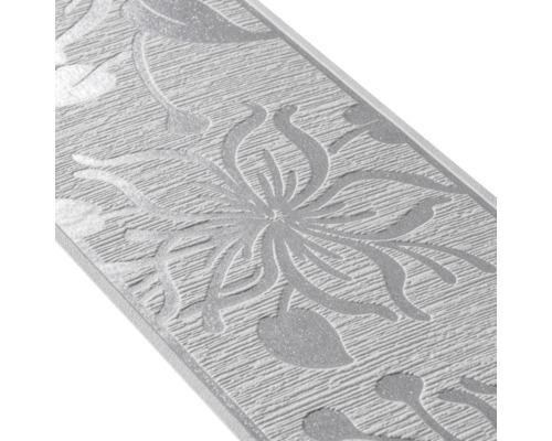 Prim-plan cu o bordură cu motiv floral