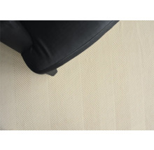 Covor cu model herringbone și piesă de mobilier