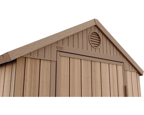 Imagine detaliată a unei case de grădină cu grilă de ventilație și acoperiș în două ape