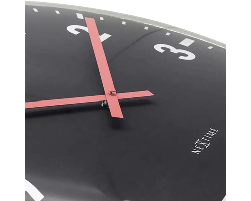 Vizualizare detaliată a unui ceas de perete Nextime cu indicator pentru ore și minute