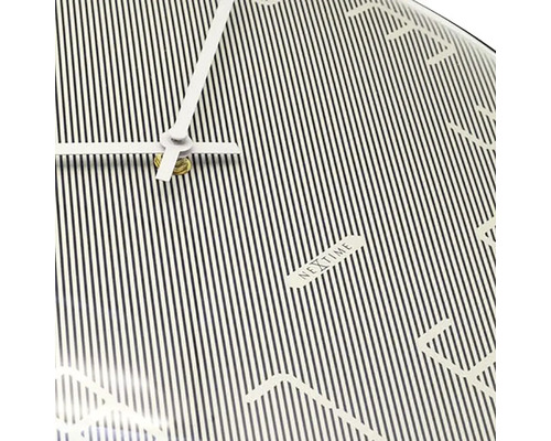 Vizualizare detaliată a unui ceas de perete Nextime cu model cu dungi și afișaj al orei