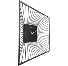 Ceas de perete cu design pătrat și linii radiale