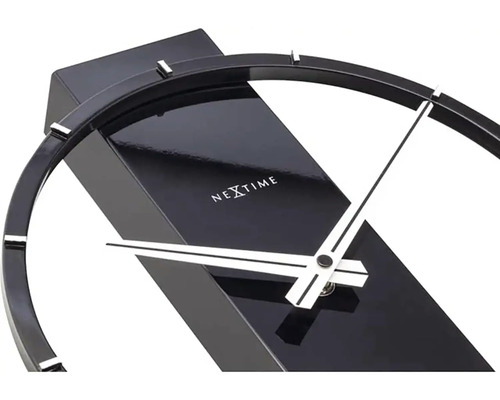 Sigla Nextime pe un ceas modern cu design minimalist