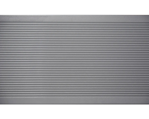 Treaptă de scară gri cu profil canelat