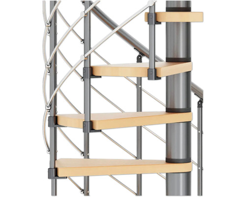 Imagine detaliată cu o scară spiralată cu trepte din lemn și balustradă metalică