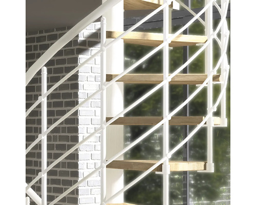 Imagine detaliată cu o scară spiralată cu trepte din lemn și balustradă albă.