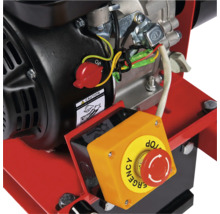 Imagine detaliată cu un buton de oprire de urgență pe o mașină