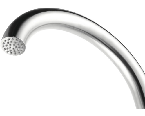 Prim-plan cu capul unui robinet cu funcție de duș