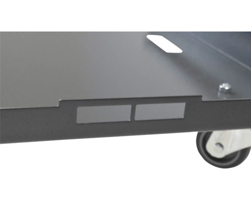 Prim-plan al unei role de transport cu cadru metalic