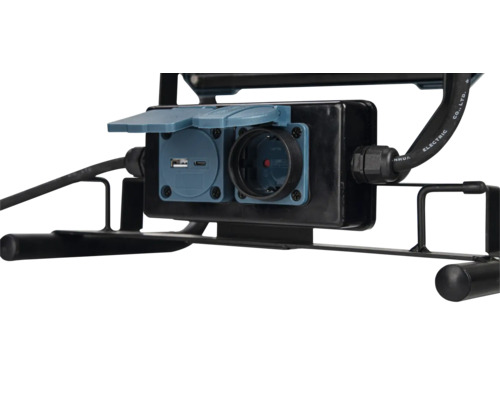 Prim-plan cu un reflector de șantier cu priză și port USB