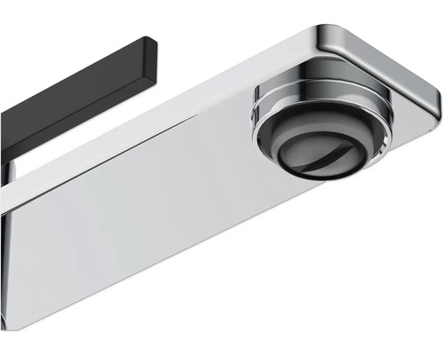 Prim-plan cu o baterie cu gura de scurgere pătrată