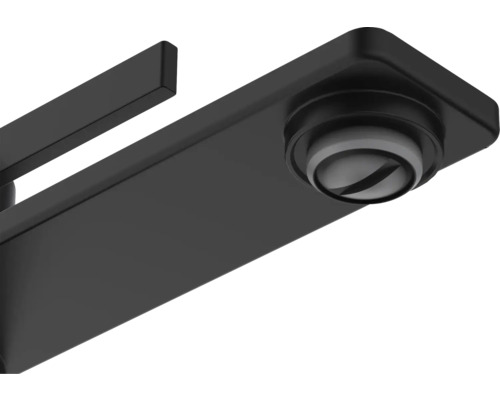 Prim-plan cu un robinet negru