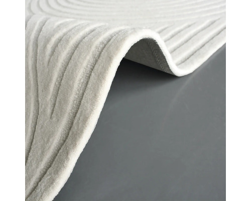 Imagine detaliată a unui covor bej cu un model ondulat