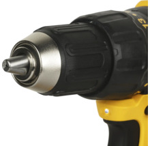 Prim-plan al unei mașini de găurit care arată capul de găurire