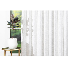 Atmosferă decorativă de locuit cu lamele verticale, plantă de apartament și măsuță laterală