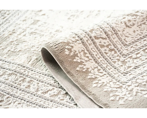 Prim-plan al unui covor cu model