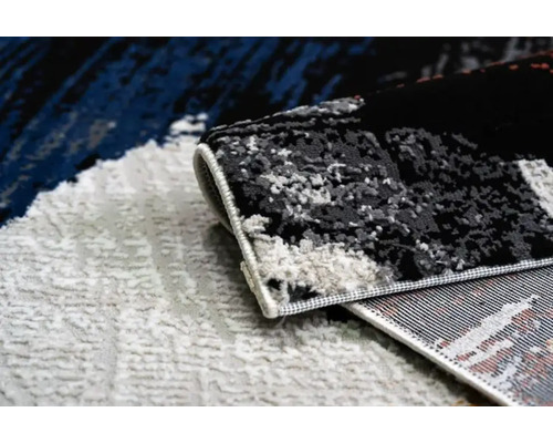 Vedere detaliată a unui covor cu model abstract