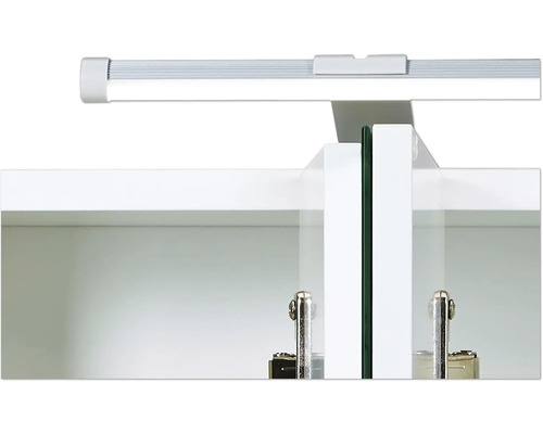 Lumină aplicată pe dulapul cu oglindă