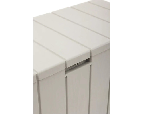 Detaliu ladă de grădină cu capac