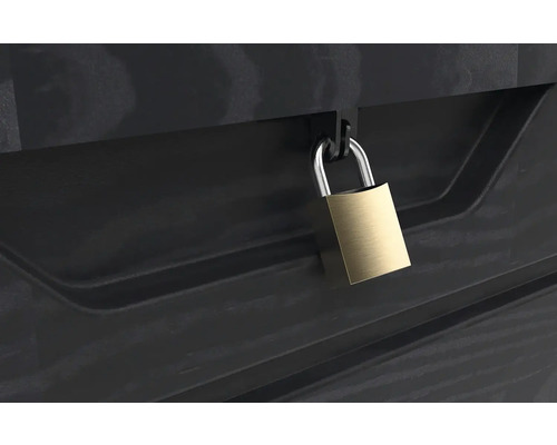 Prim-plan cu cutie de depozitare neagră cu lacăt