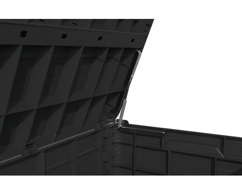 Imagine detaliată cu un capac de ladă de grădină din plastic deschis cu arc pe gaz