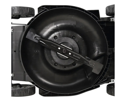 Vedere a părții inferioare a unei mașini de tuns iarba cu cuțit