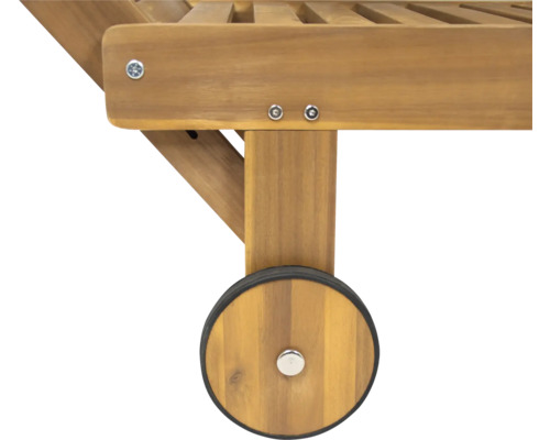 Imagine detaliată a unui șezlong din lemn cu roți