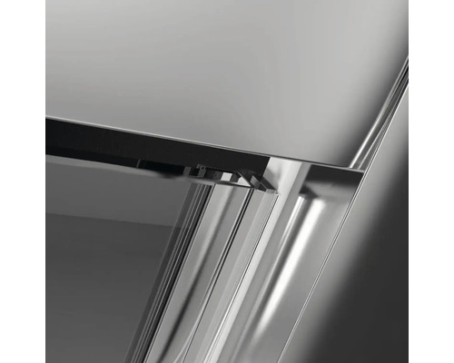 Imagine detaliată a unei cabine de duș cu sticlă și cadru