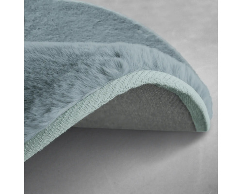 Detaliu covor rotund cu fibre și margine țesută