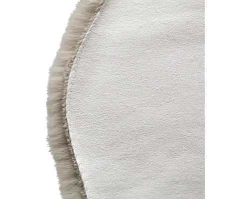 Prim-plan cu suport rotund pentru covoare, cu margine