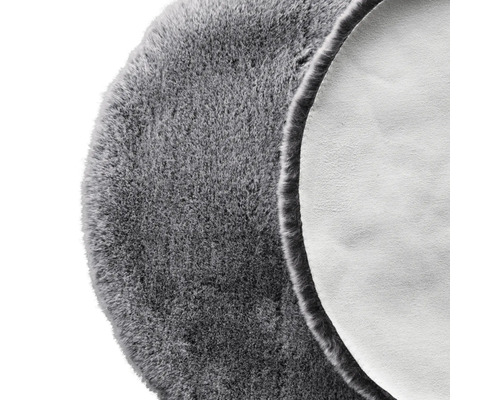 Covor rotund gri cu fibre lungi