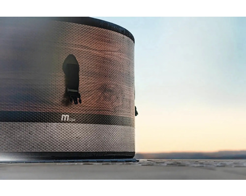 Prim-plan cu o cadă cu hidromasaj MSpa cu mecanism de blocare