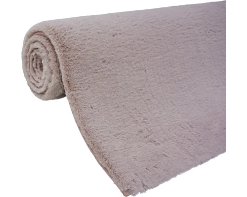 Covor rulat cu structură de blană