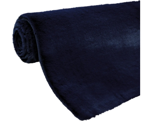 Material textil rulat din blană artificială