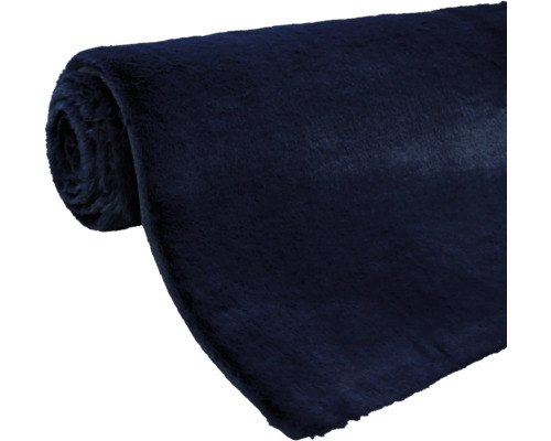 Covor rulat din imitație de blană