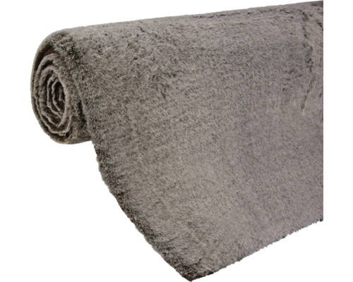 Covor gri sub formă de rolă