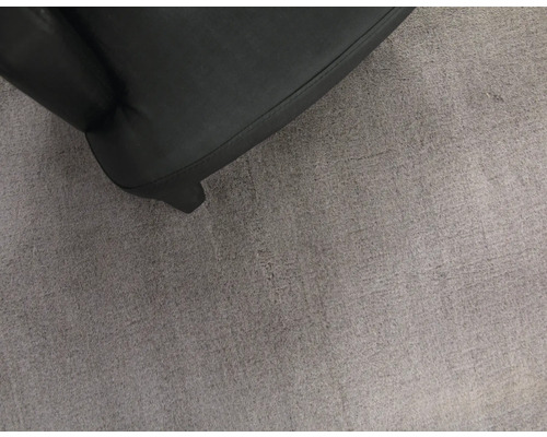 Prim-plan cu un covor și un fotoliu