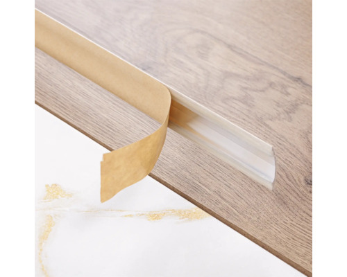 Profil de tranziție din plastic cu folie de protecție pe laminat și faianță